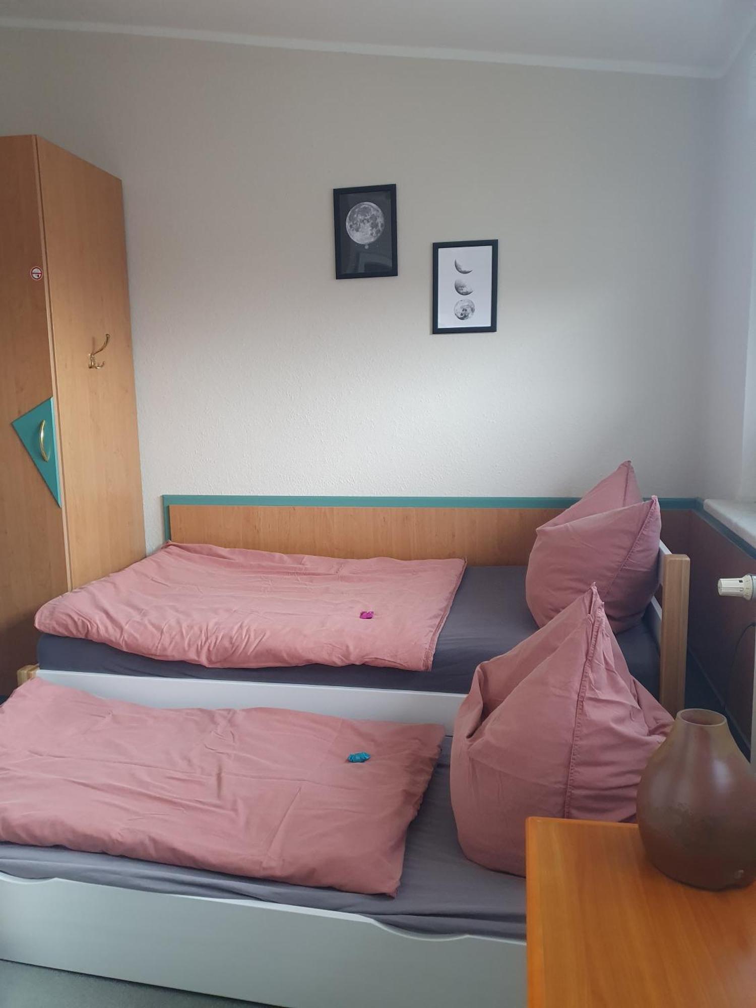 Neumuehler Hof- Ferienwohnung "Thomas" 3 Zimmer,3 Baeder Mit Dusche, Kostenfreie Parkplaetze Vor Dem Haus 什未林 外观 照片